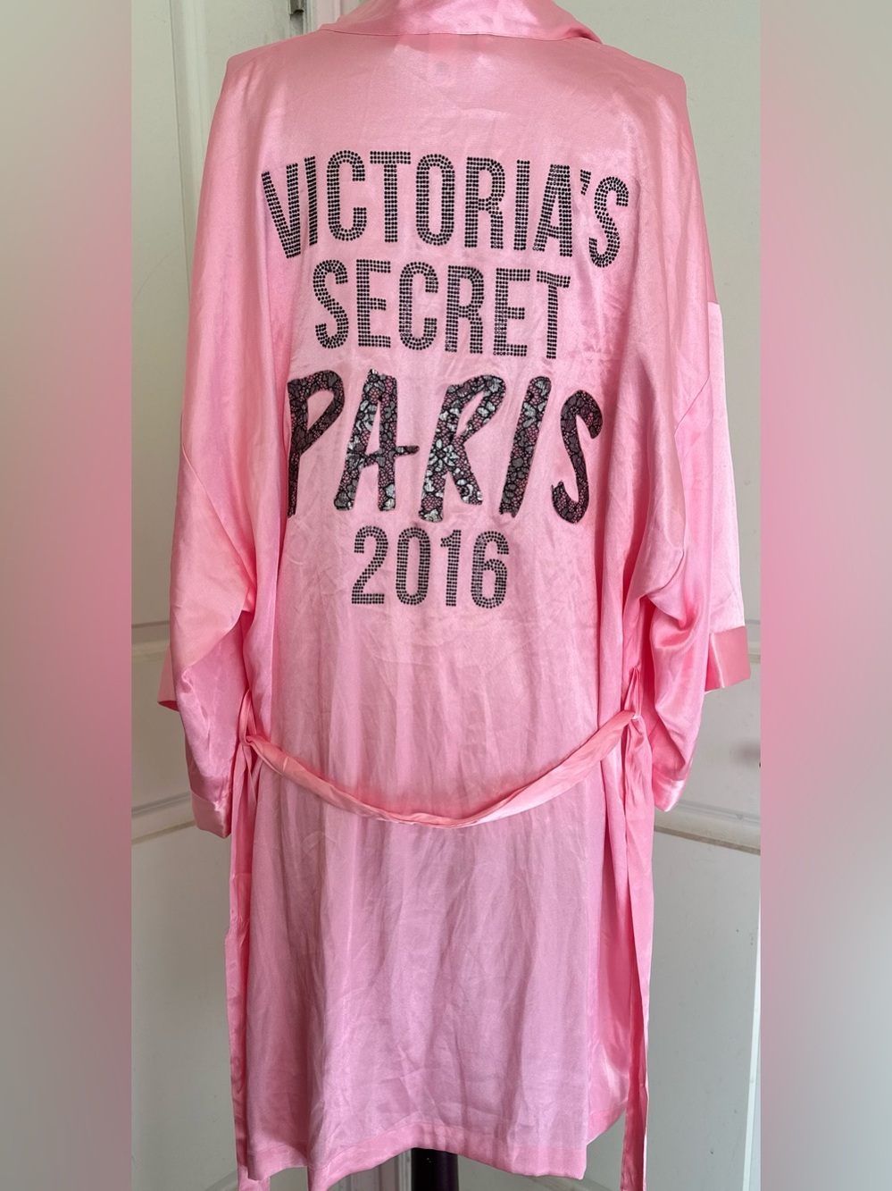 Victoria's Secret Pink Satin Paris 2016 Robe